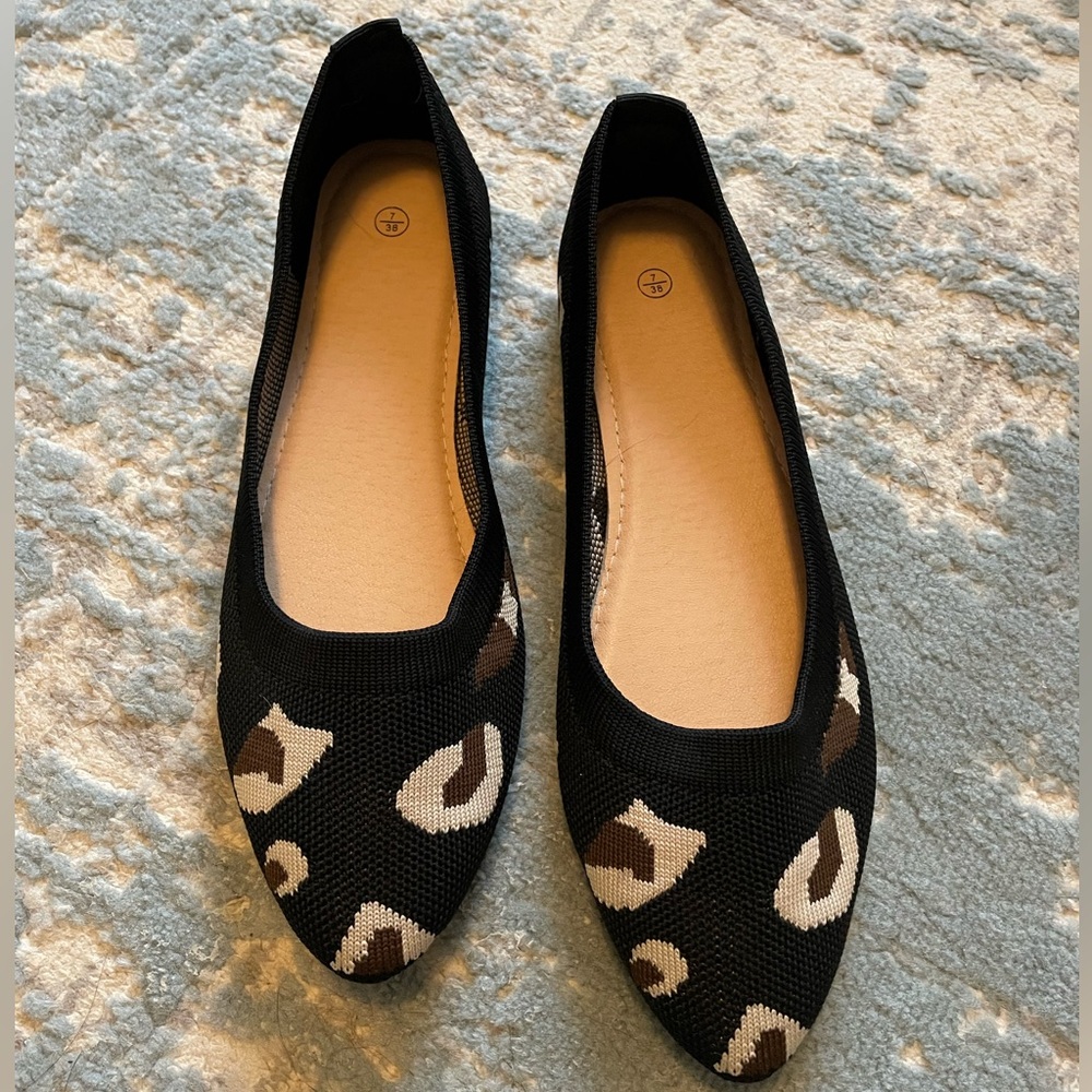 Women’s Animal Print Flats Size 7 NWOT